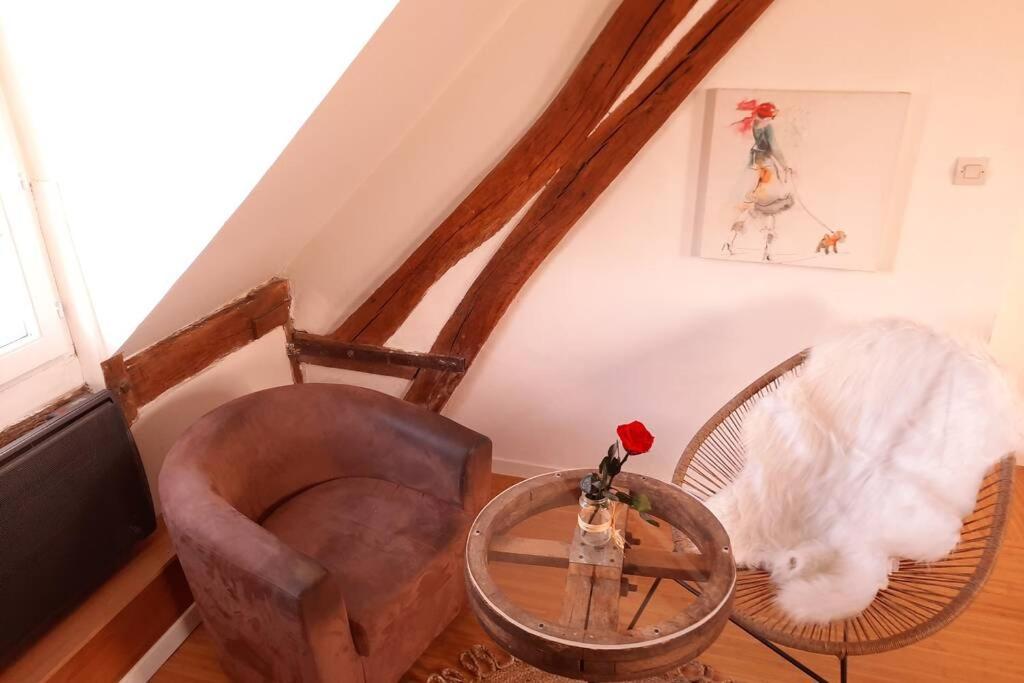 Loft De Charme A 150M De La Cathedrale Apartment โบเวส์ ภายนอก รูปภาพ