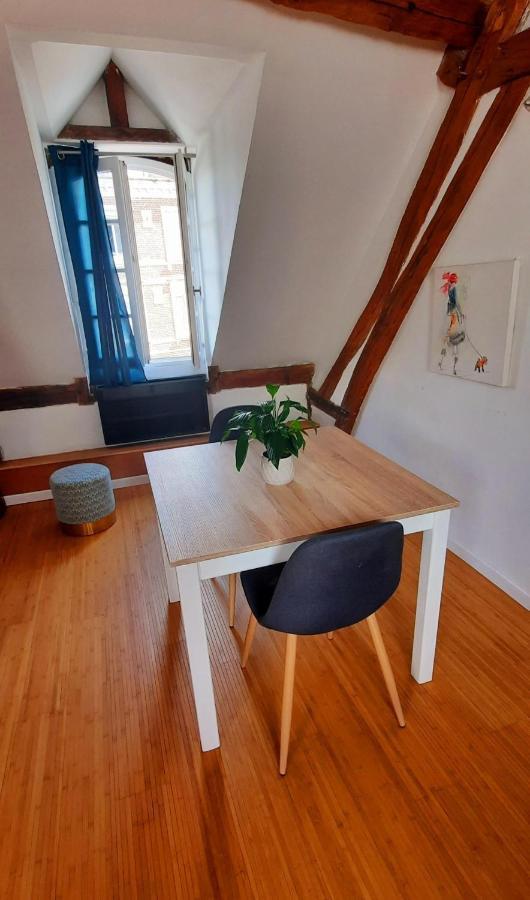 Loft De Charme A 150M De La Cathedrale Apartment โบเวส์ ภายนอก รูปภาพ